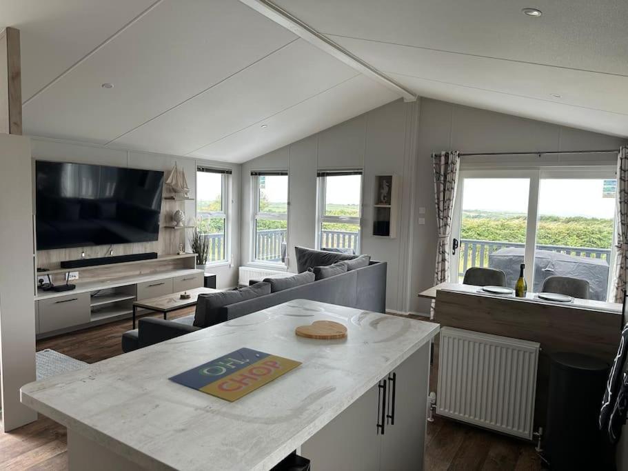 Modern Lodge With Amazing Views Newquay  Ngoại thất bức ảnh