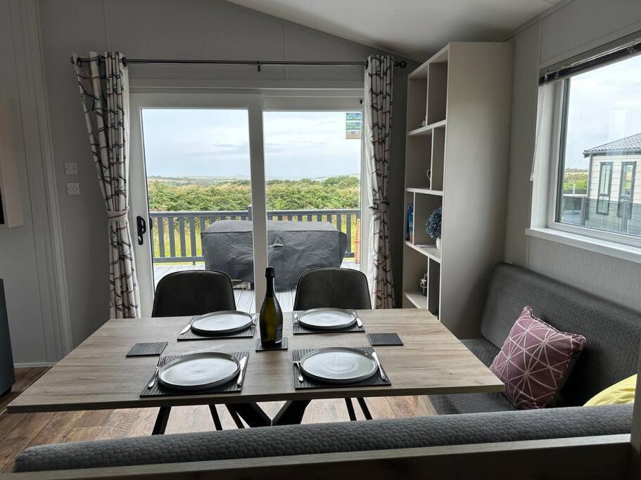 Modern Lodge With Amazing Views Newquay  Ngoại thất bức ảnh